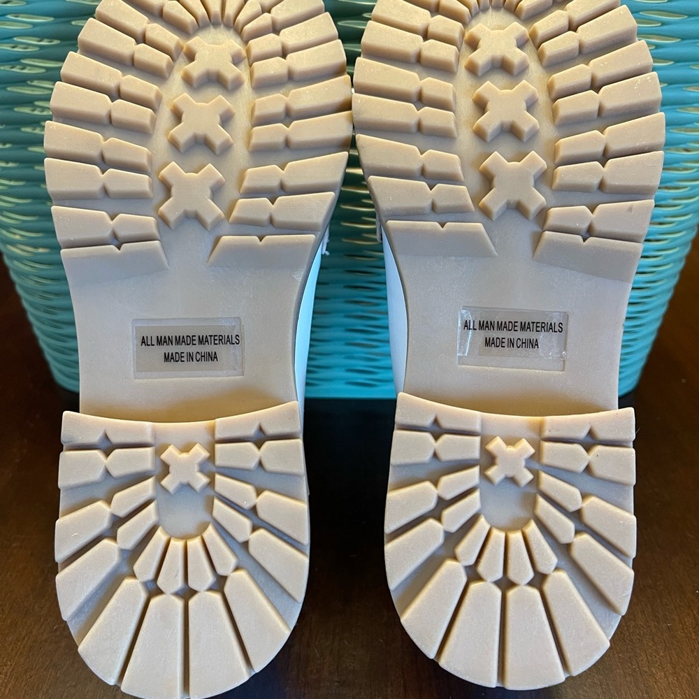 DV by Dolce Vita White and Tan Flats with Textured Leather and Slip-On Design - Picture 7 of 8
